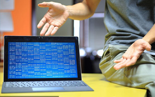 梅河口 api php源码,下载的php源码怎么运行呢？